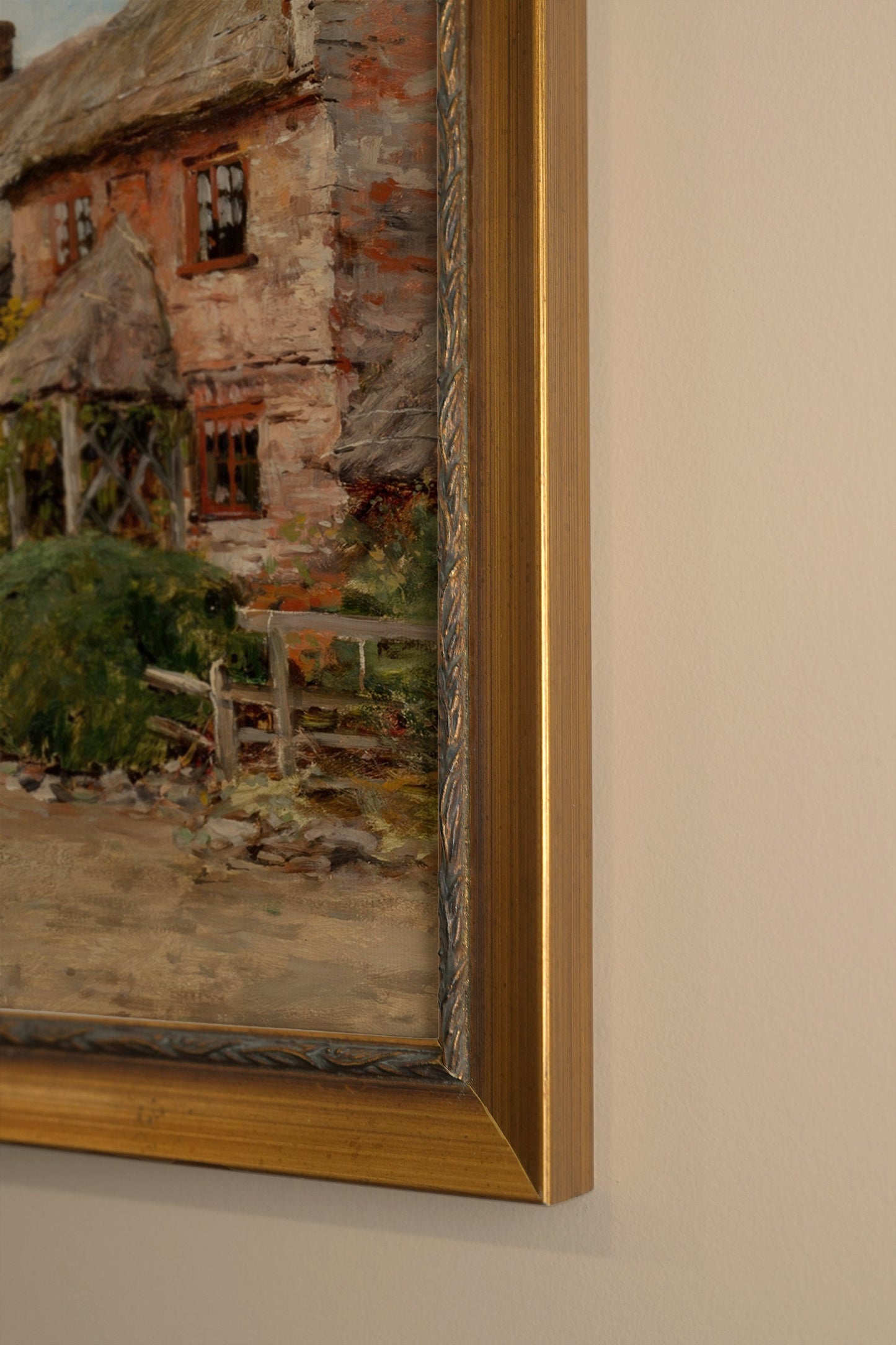 AU COEUR DU VILLAGE, CADRE VINTAGE OR