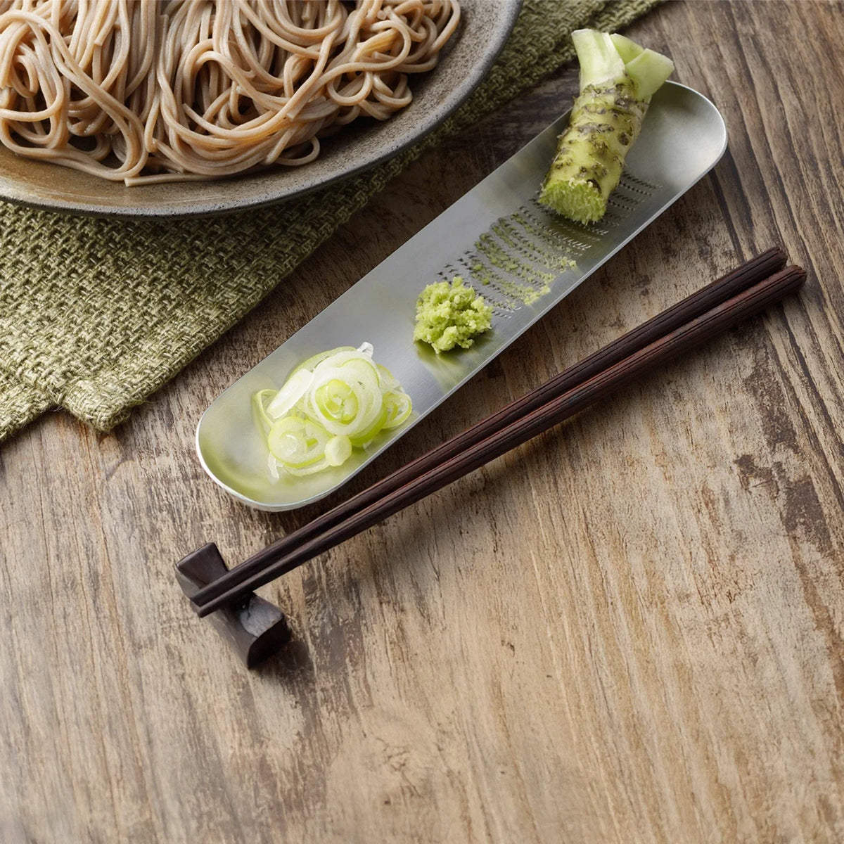 Eatoco Oros Tray Grater – Japanese Stainless‑Steel Grater for Ginger, Wasabi & Cheese