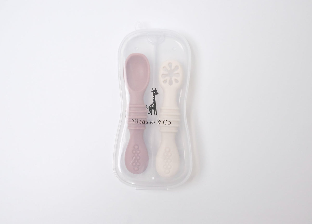 Les cuillères d'apprentissage en silicone