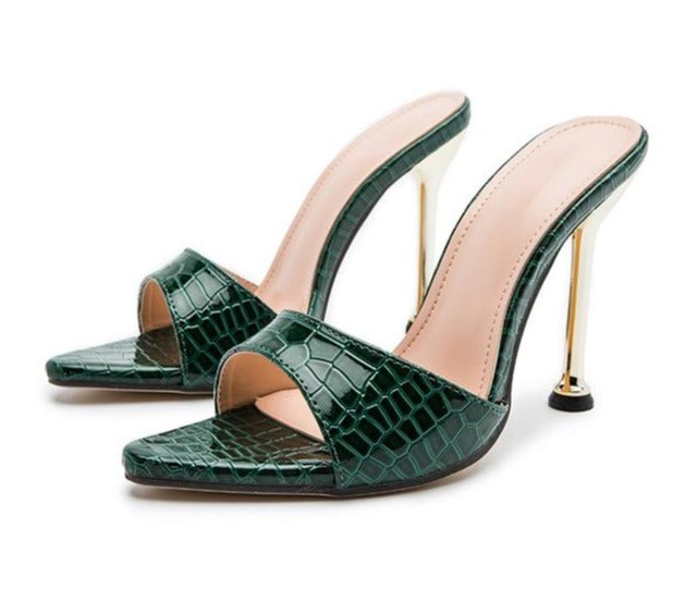 Pattern Cut Pointed Toe Slippers