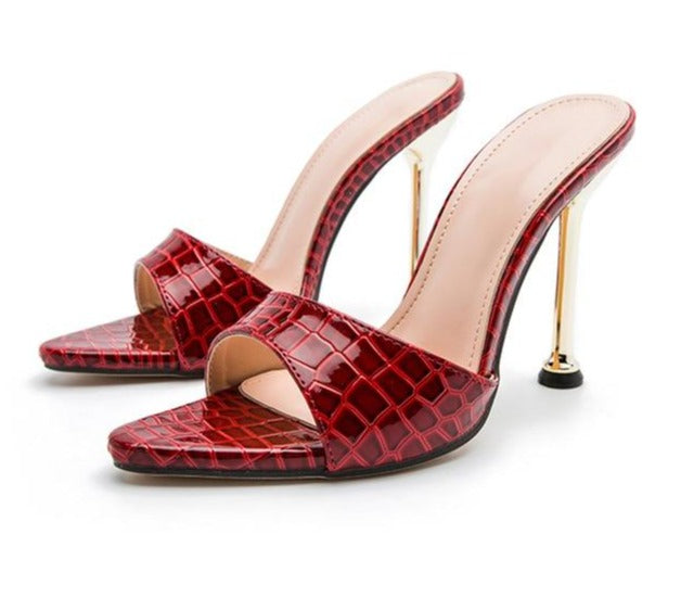 Pattern Cut Pointed Toe Slippers