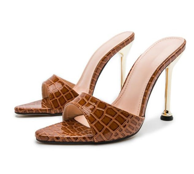 Pattern Cut Pointed Toe Slippers