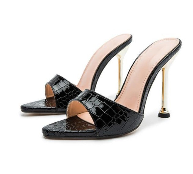 Pattern Cut Pointed Toe Slippers