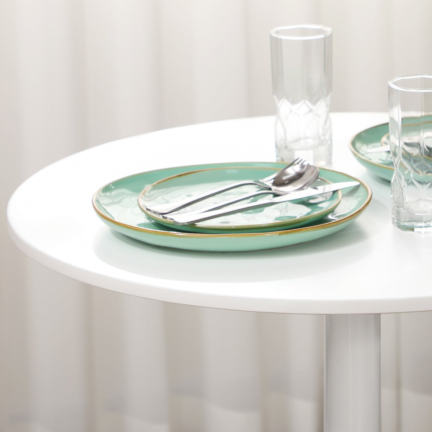 Jan Modern Round Dining Table with Steel Base for Small Spaces-White