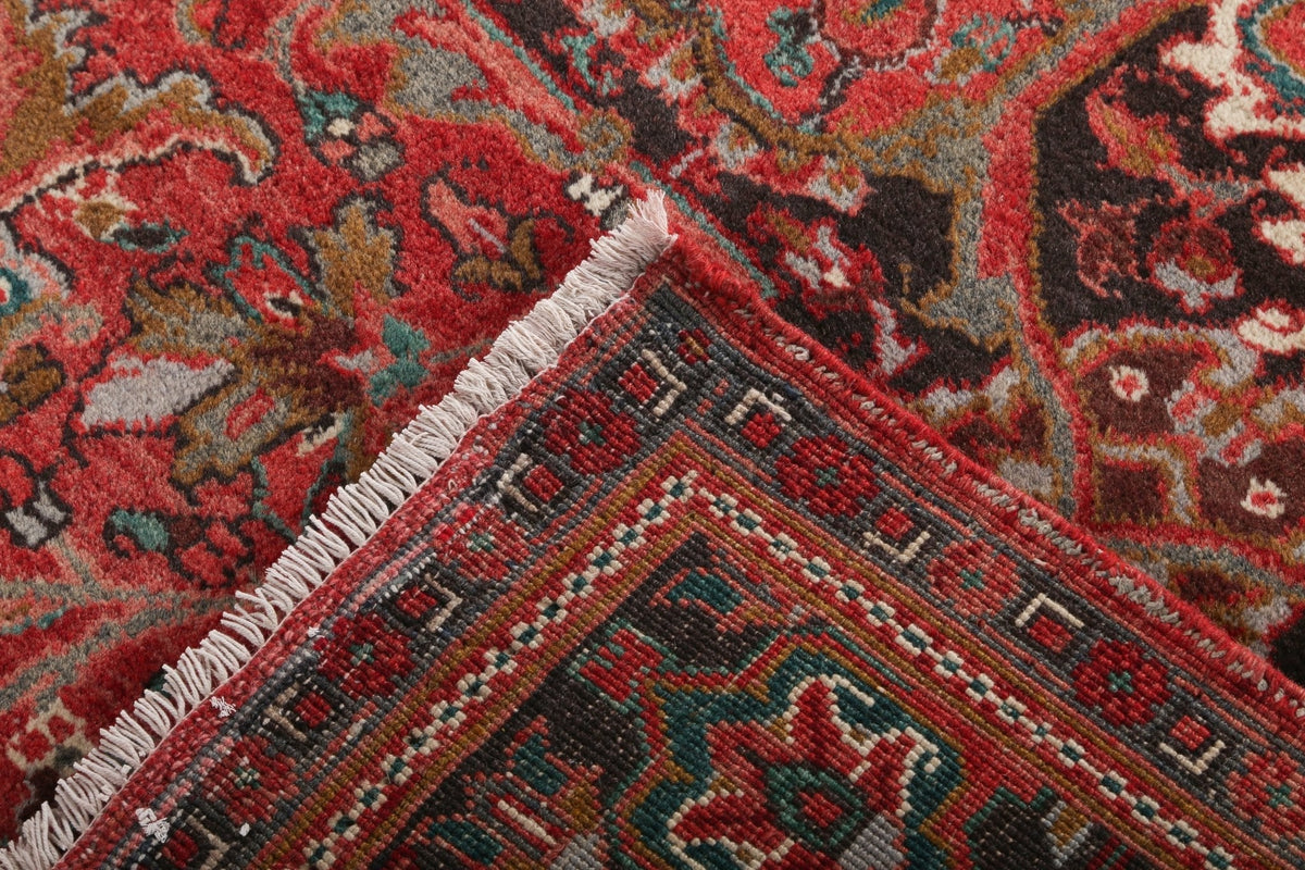 Persian Heriz Rug | 6' 9" x 9' 6"