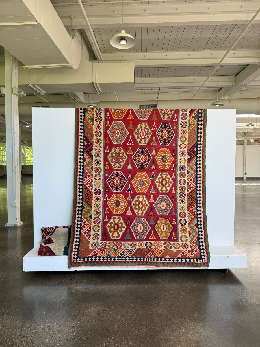 Persian Qashqai Kilim Rug | 5' 4" x 9' 2"