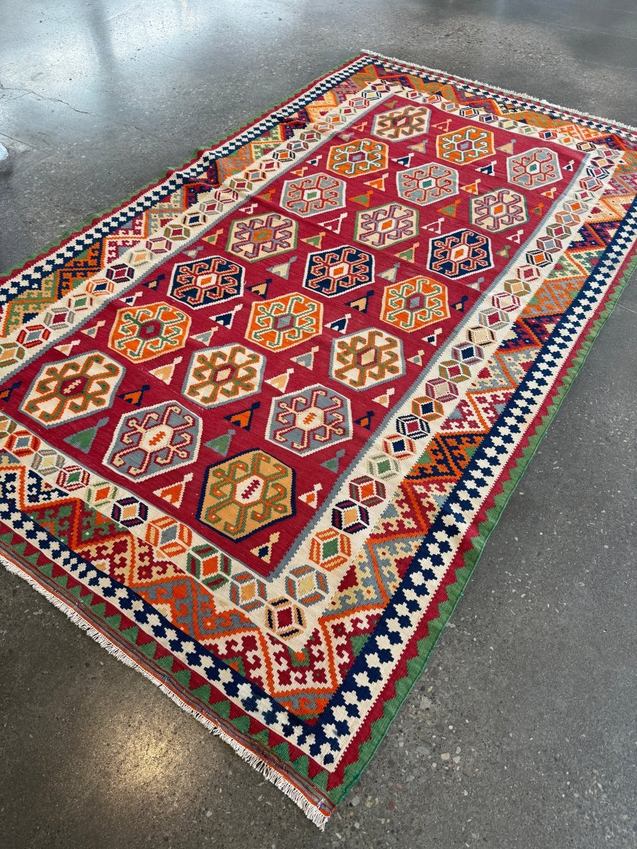 Persian Qashqai Kilim Rug | 5' 4" x 9' 2"