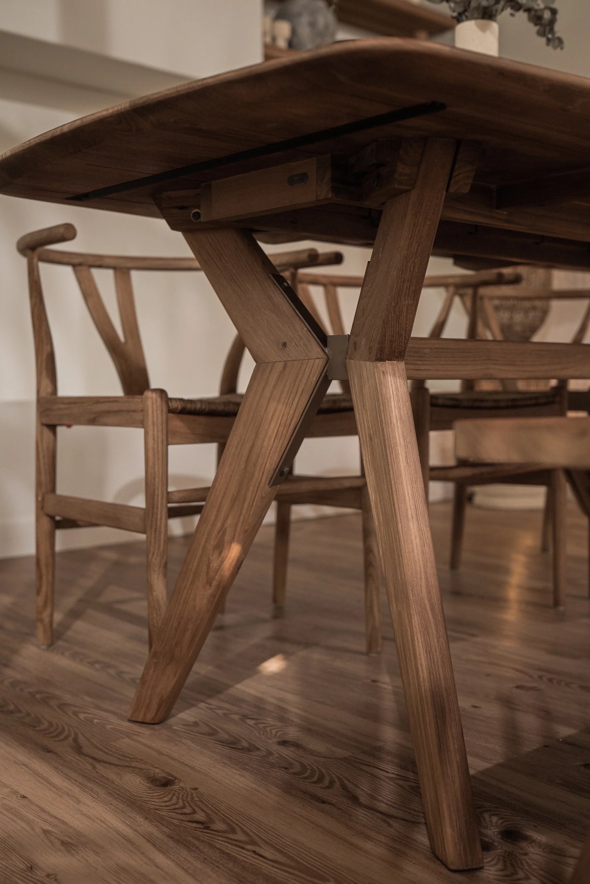 Table à Manger Kupu-kupu Ellipse | dBodhi