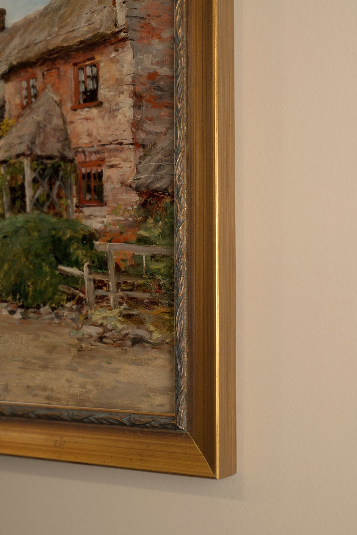 AU COEUR DU VILLAGE, CADRE VINTAGE OR