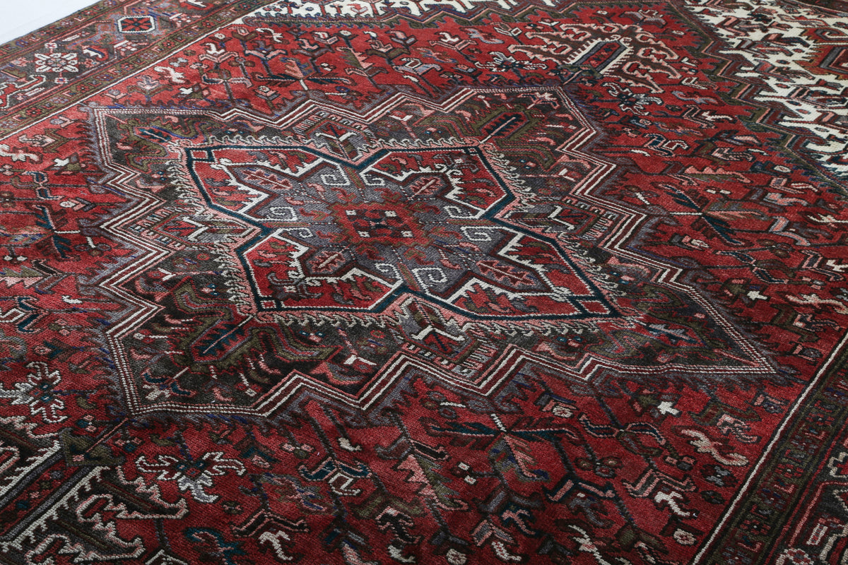 Persian Heriz Rug | 7' 5" x 10' 10"