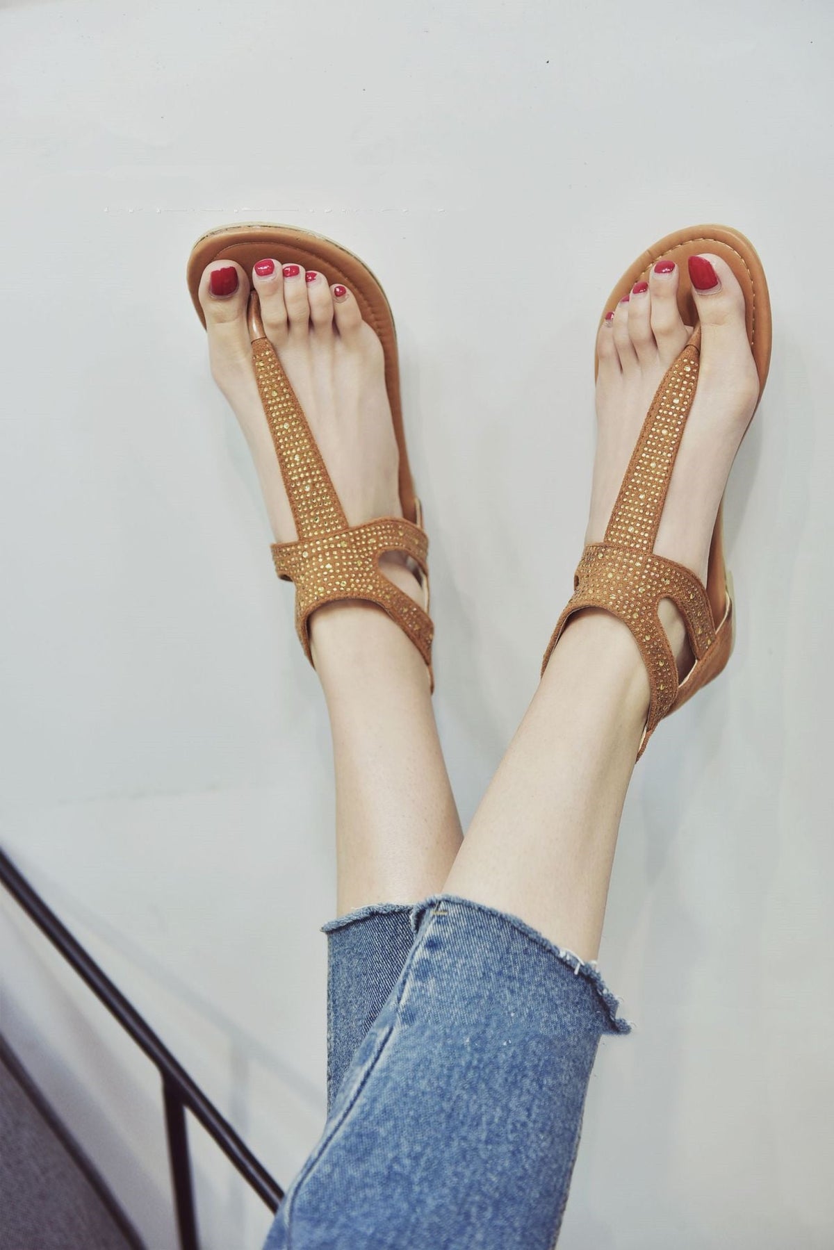 Beach sandals with rhinestones