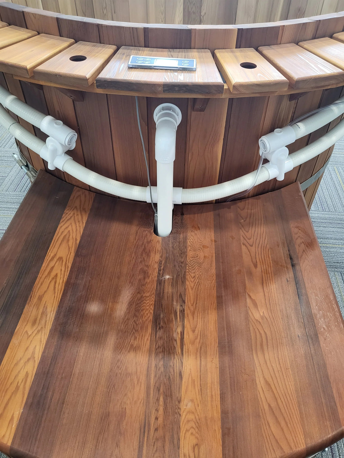 Fluid Float Colonial Cedar Hot Tub