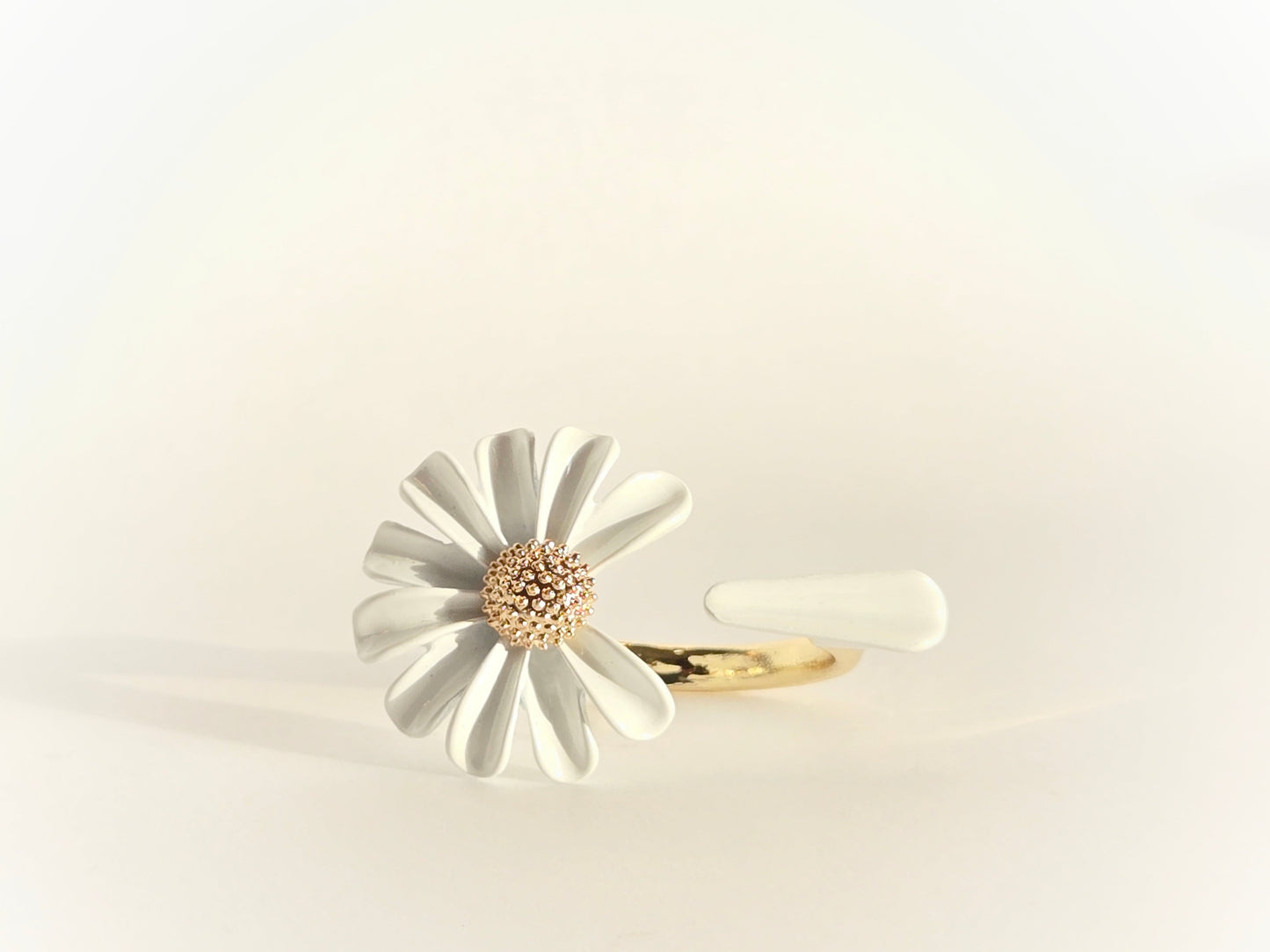 Daisy Petal Open Ring | White & Gold