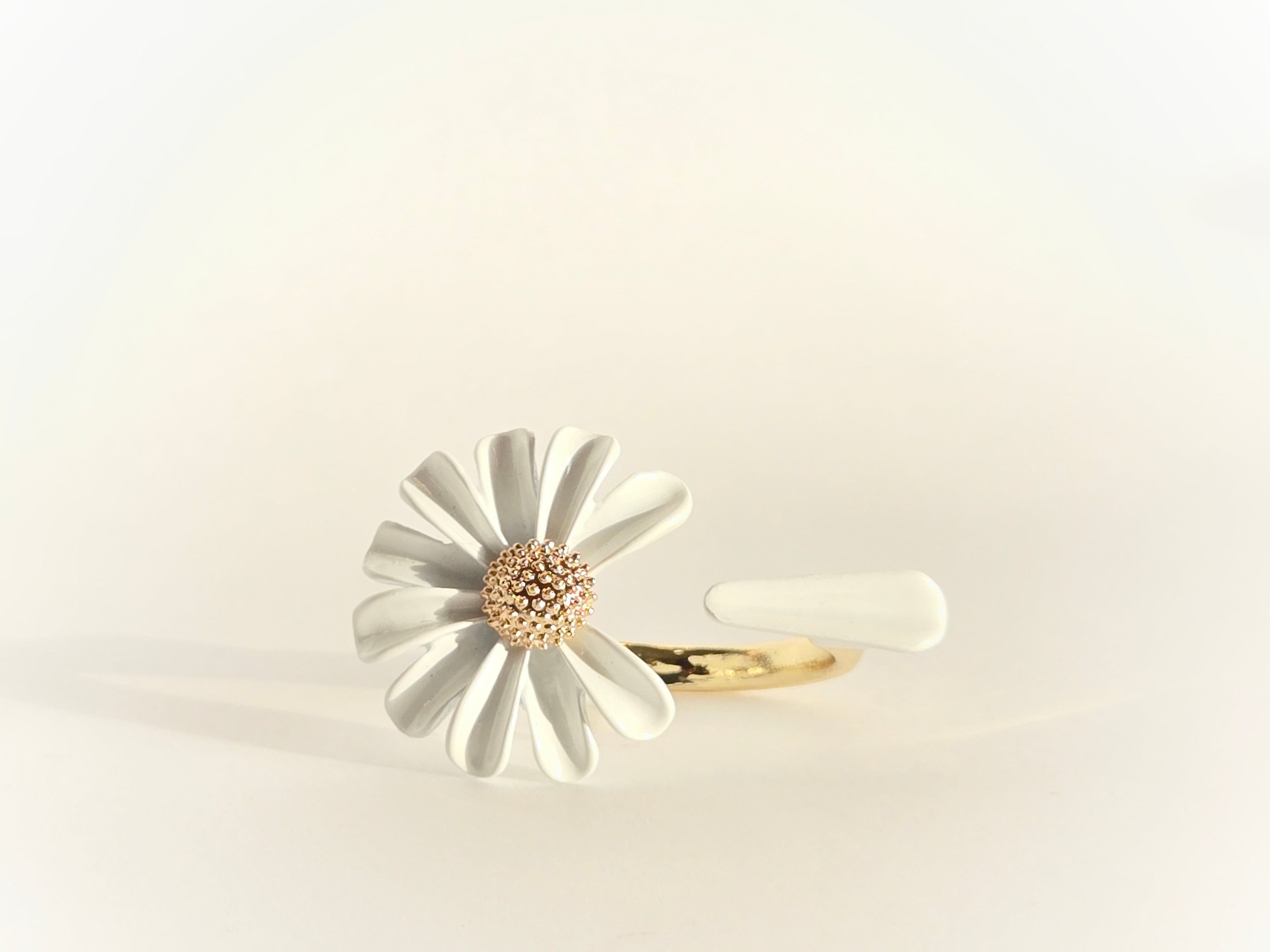 Daisy Petal Open Ring | White & Gold