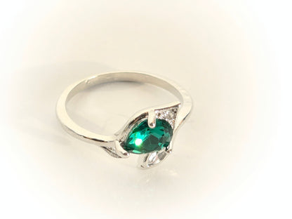 Emerald & Silver Leaf Ring | Size 9