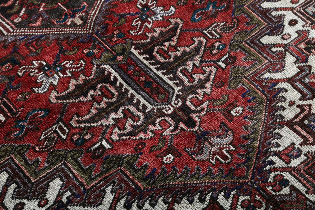 Persian Heriz Rug | 7' 5" x 10' 10"