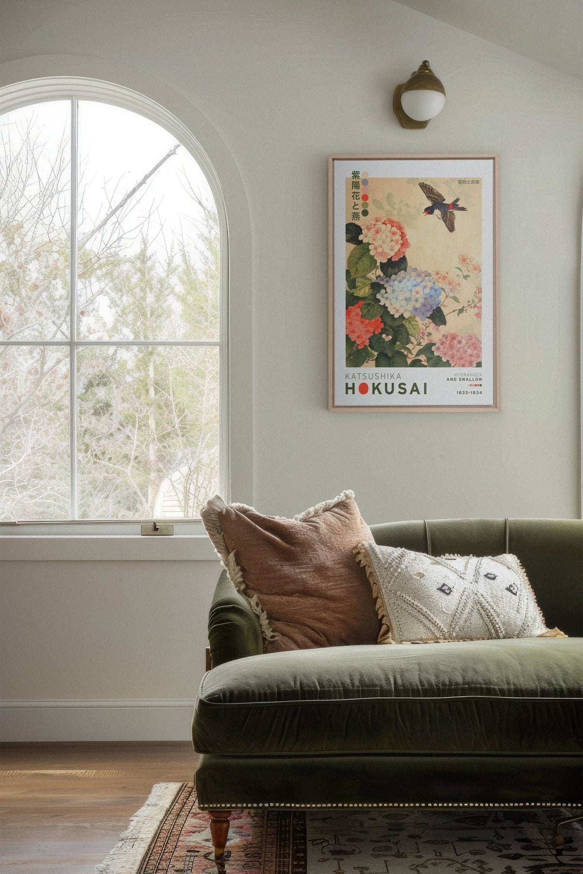HYDRANGEA AND SWALLOW, Oeuvre sur toile étirée