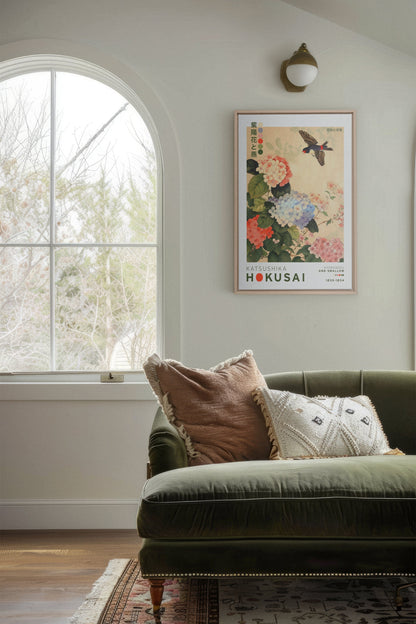 HYDRANGEA AND SWALLOW, Oeuvre sur toile étirée