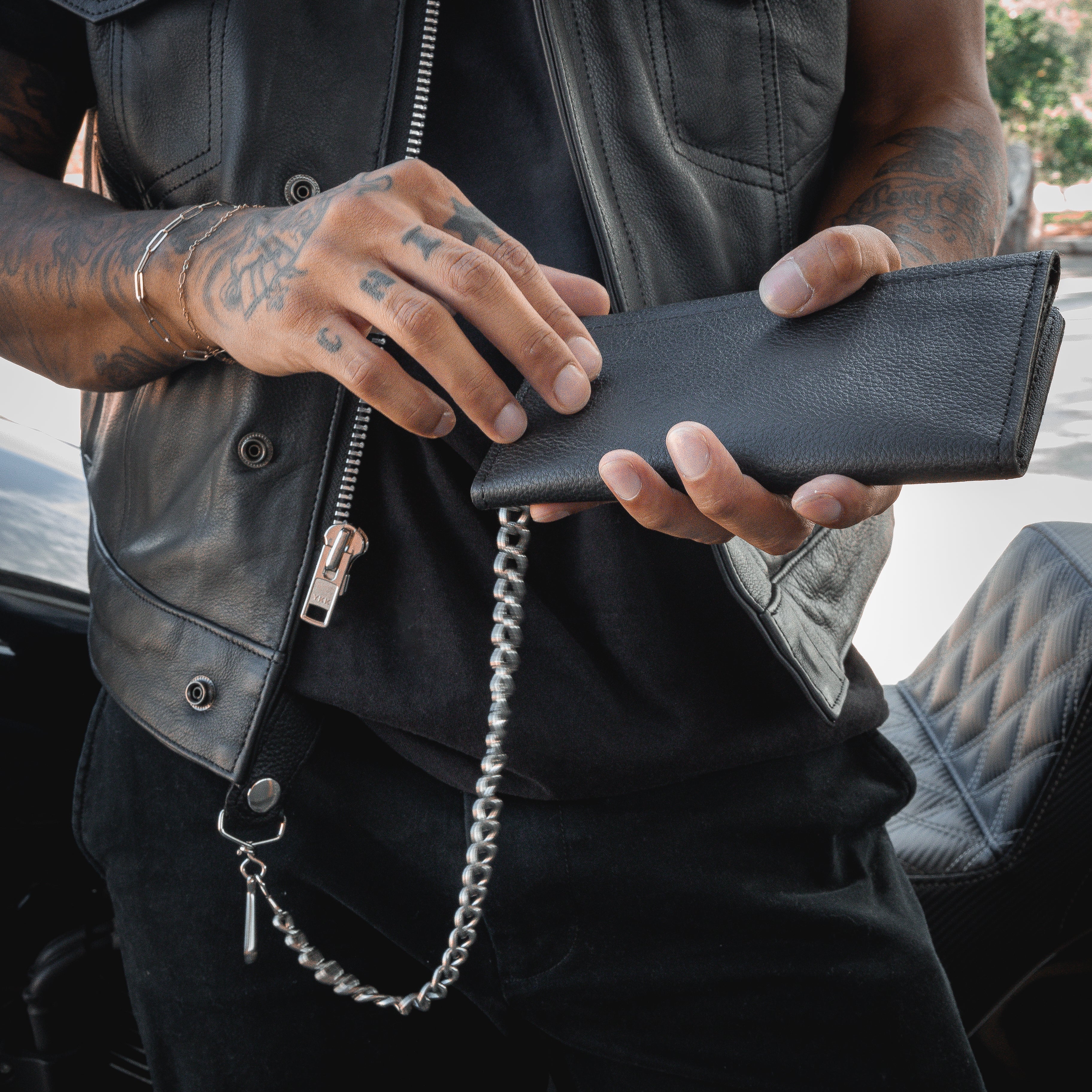 Open Road Men's Chain Trifold Leather Wallet