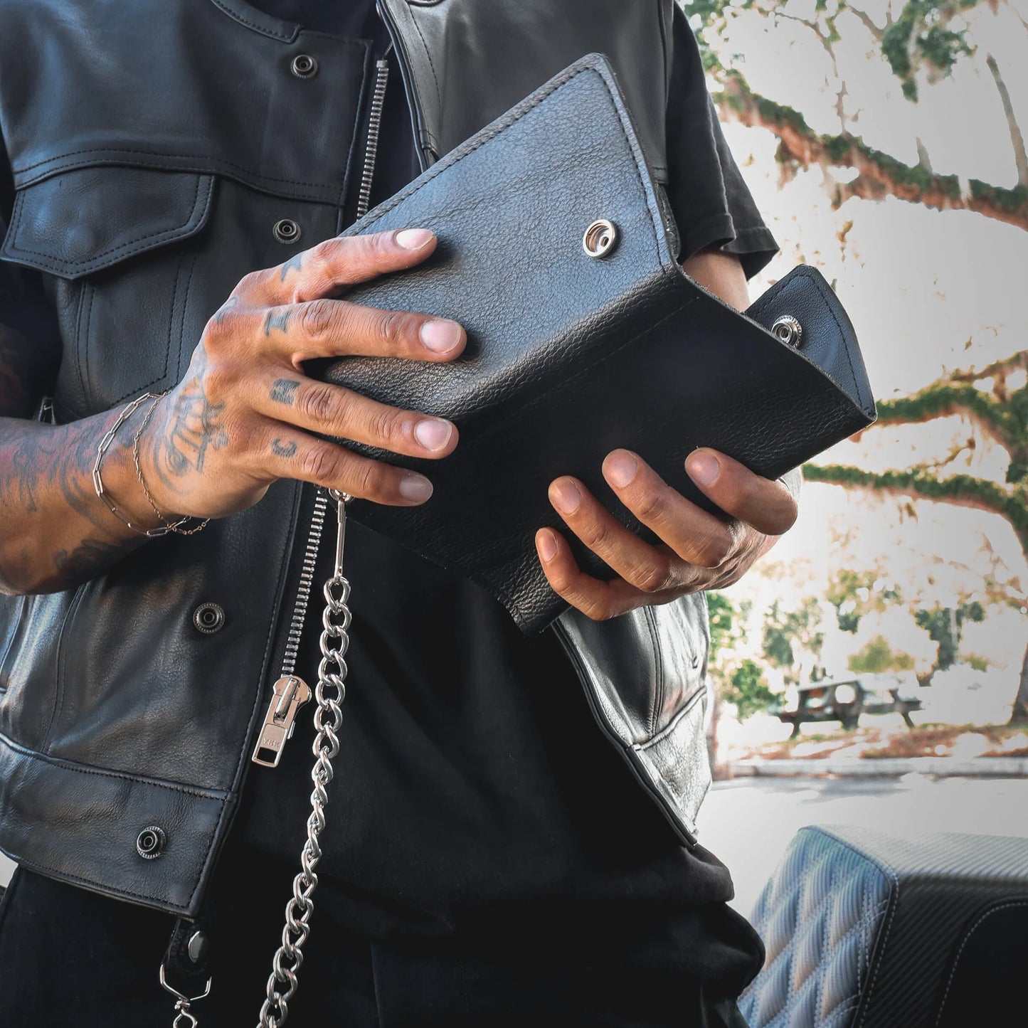 Open Road Men's Chain Trifold Leather Wallet