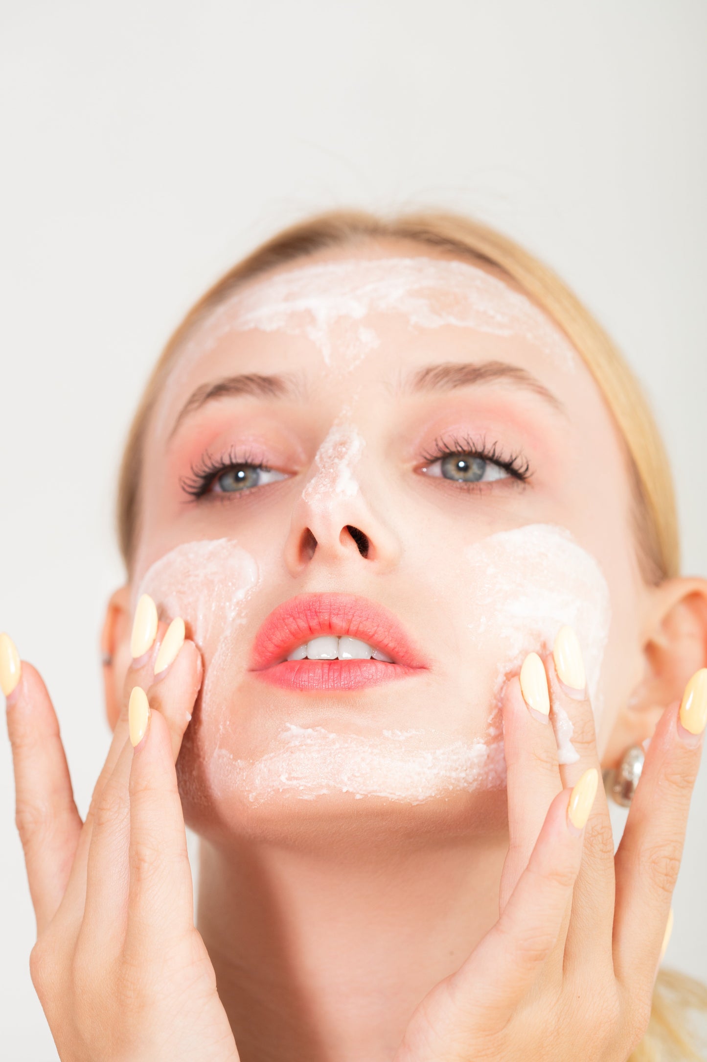 Enriched Face Foaming Cleanser with Chamomile & Witch Hazel