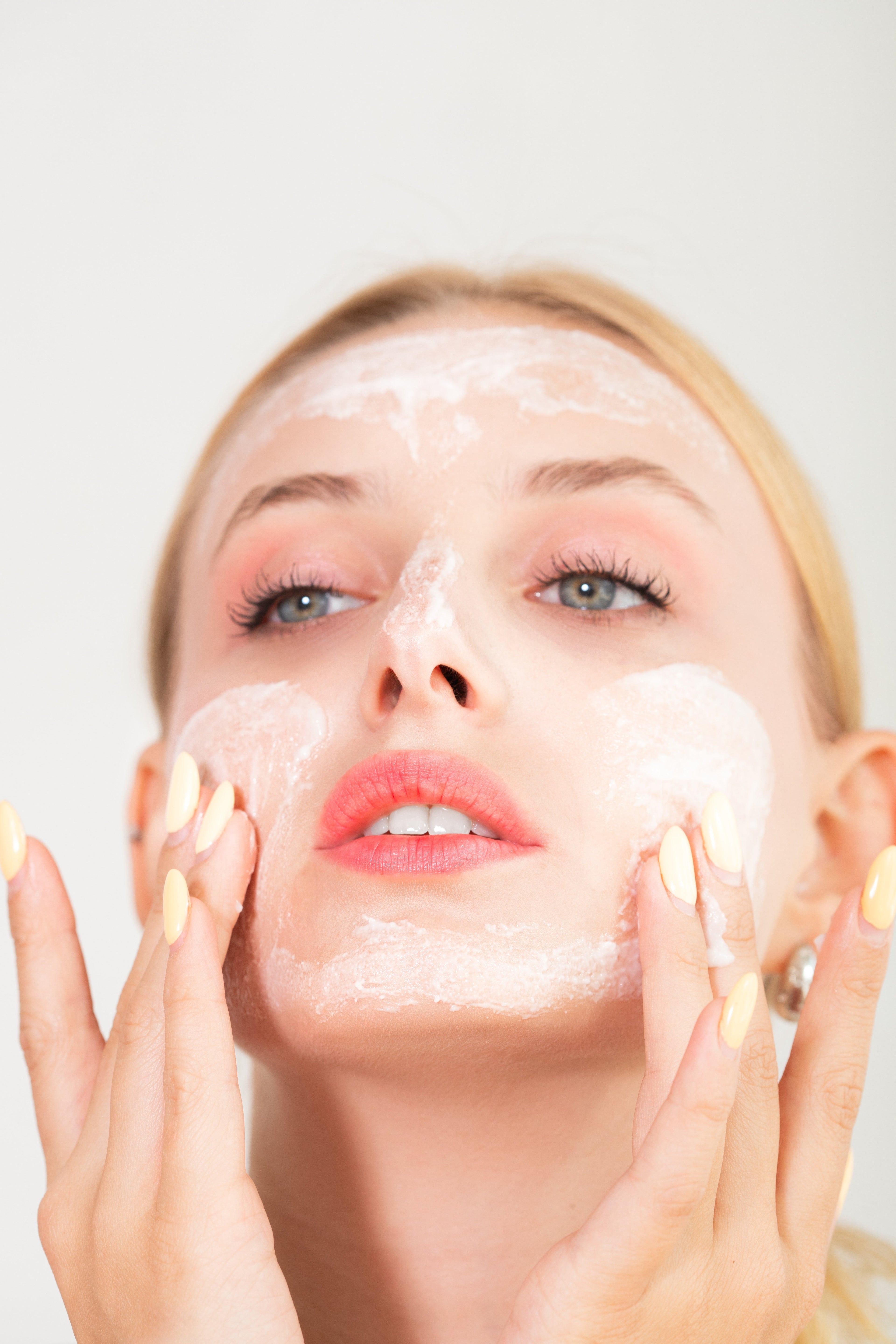 Enriched Face Foaming Cleanser with Chamomile & Witch Hazel