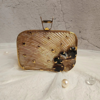 The AVA Clutch