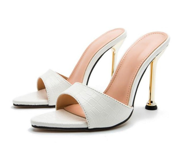 Pattern Cut Pointed Toe Slippers