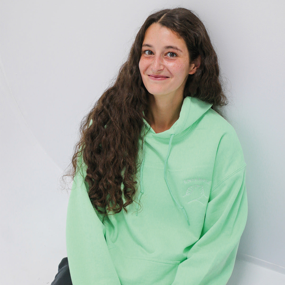 Hoodie Poignée de main brodé