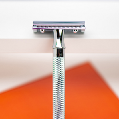 Merkur 3-Piece Ladies DE Safety Razor, Closed Comb, Knurled Extra Long Handle, Chrome, Pink Box
