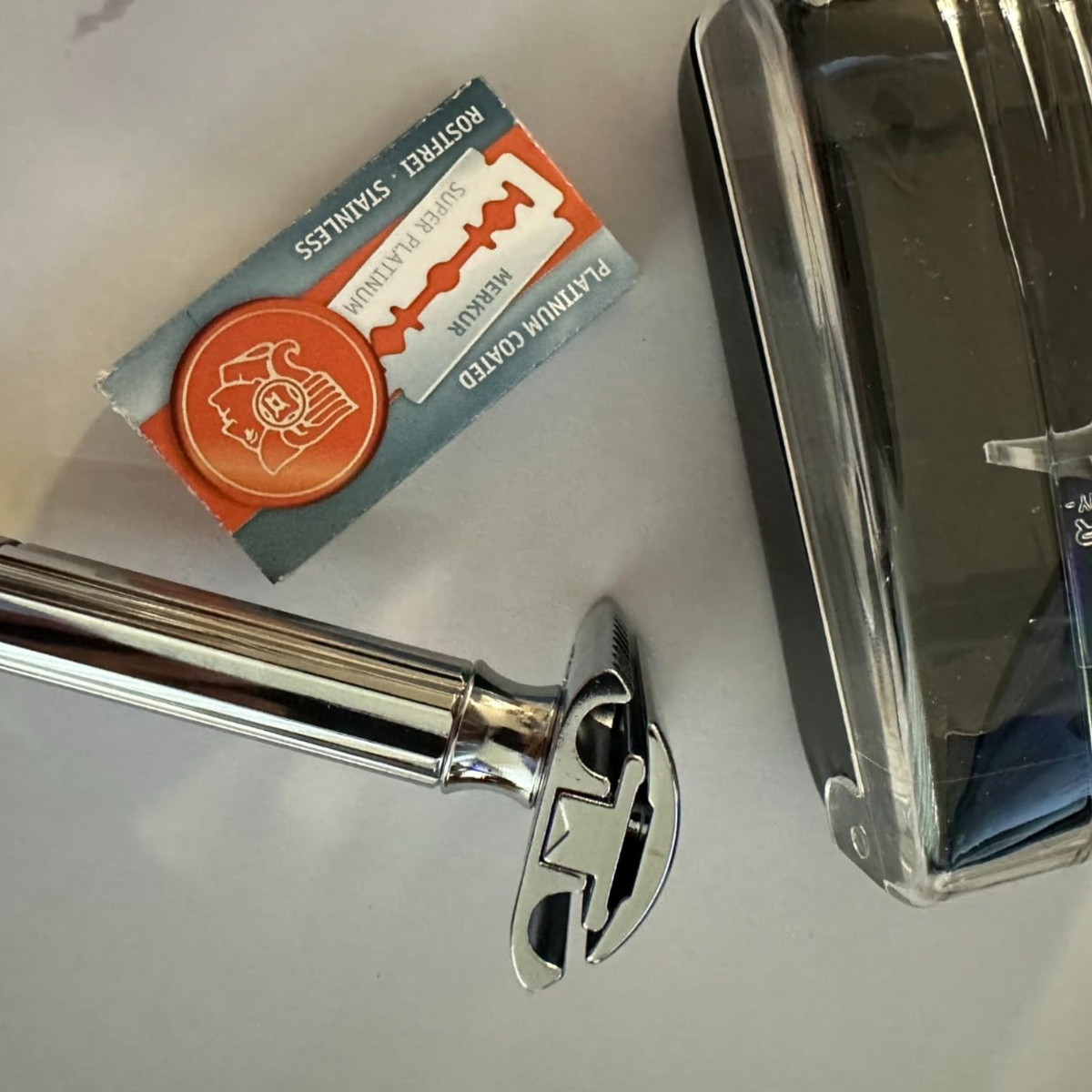 Merkur 3-Piece Shaving Set with Progress Adjustable Razor (500001), Hard Case and 10pack of blades, Chrome