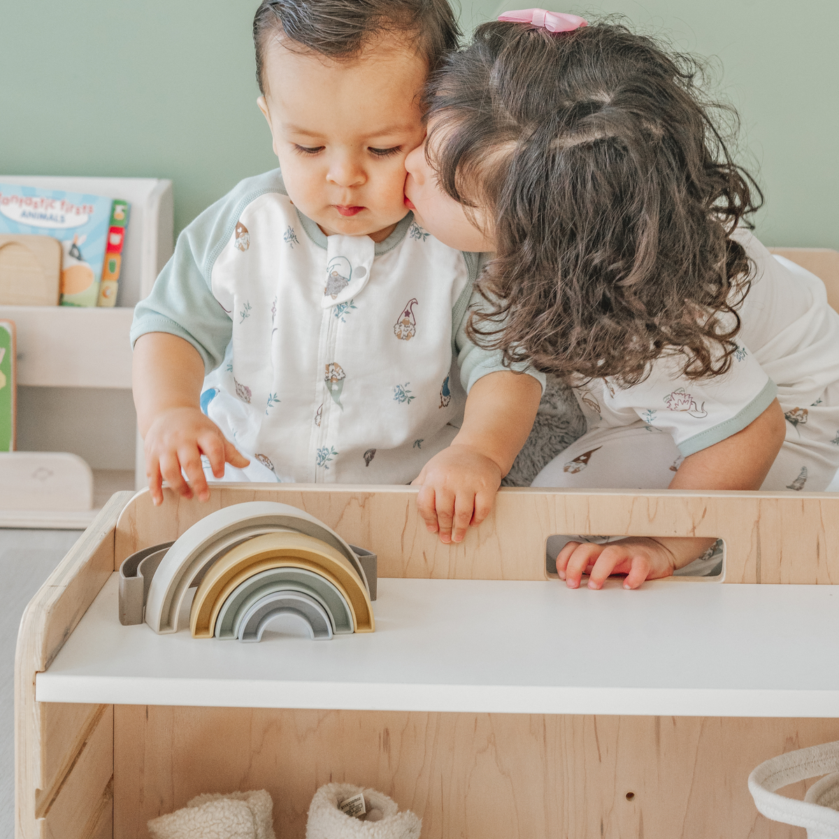 CHERRY FULL - Montessori Floor Bed with Shelves