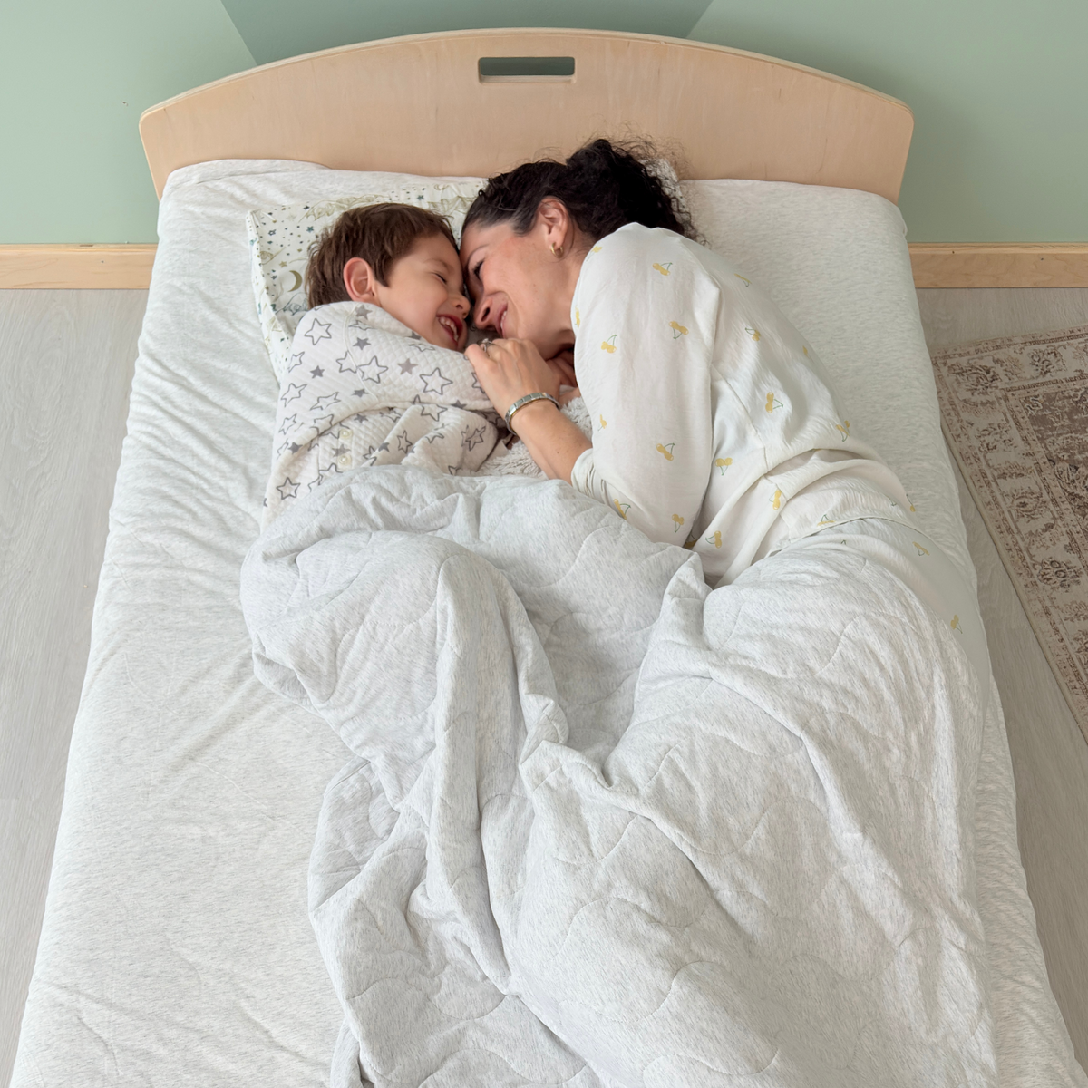 CHERRY TWIN - Montessori Floor Bed with Shelves