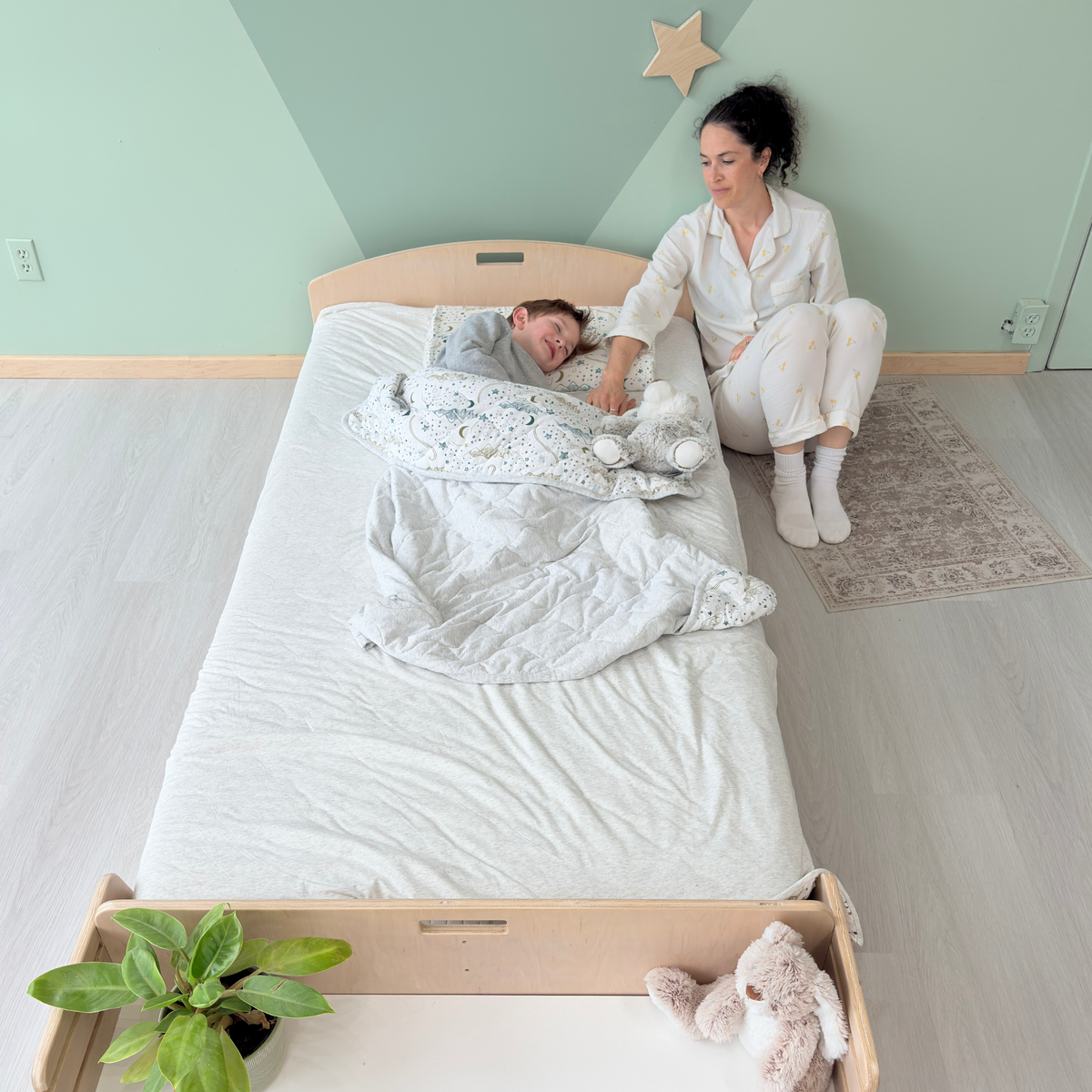 CHERRY TWIN - Montessori Floor Bed with Shelves