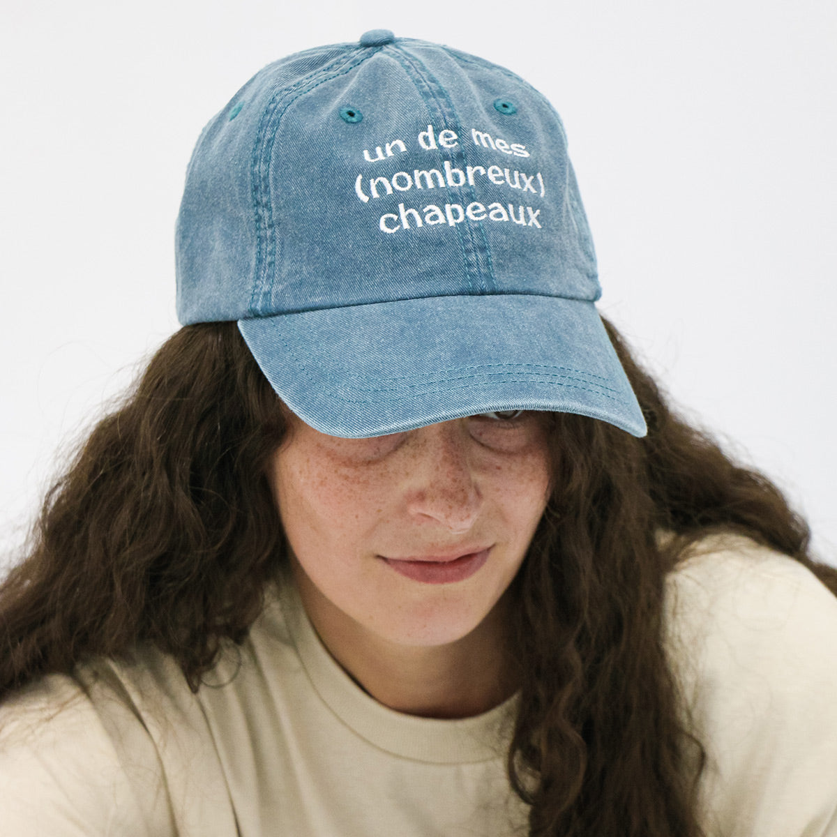 Casquette "un de mes nombreux chapeaux" brodée