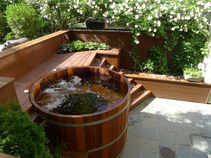Fluid Float Colonial Cedar Hot Tub
