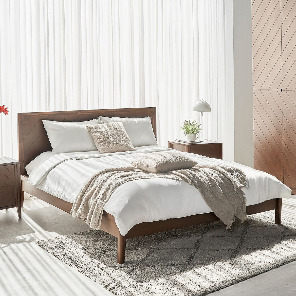 Hobro 5-Piece Bedroom Furniture Set