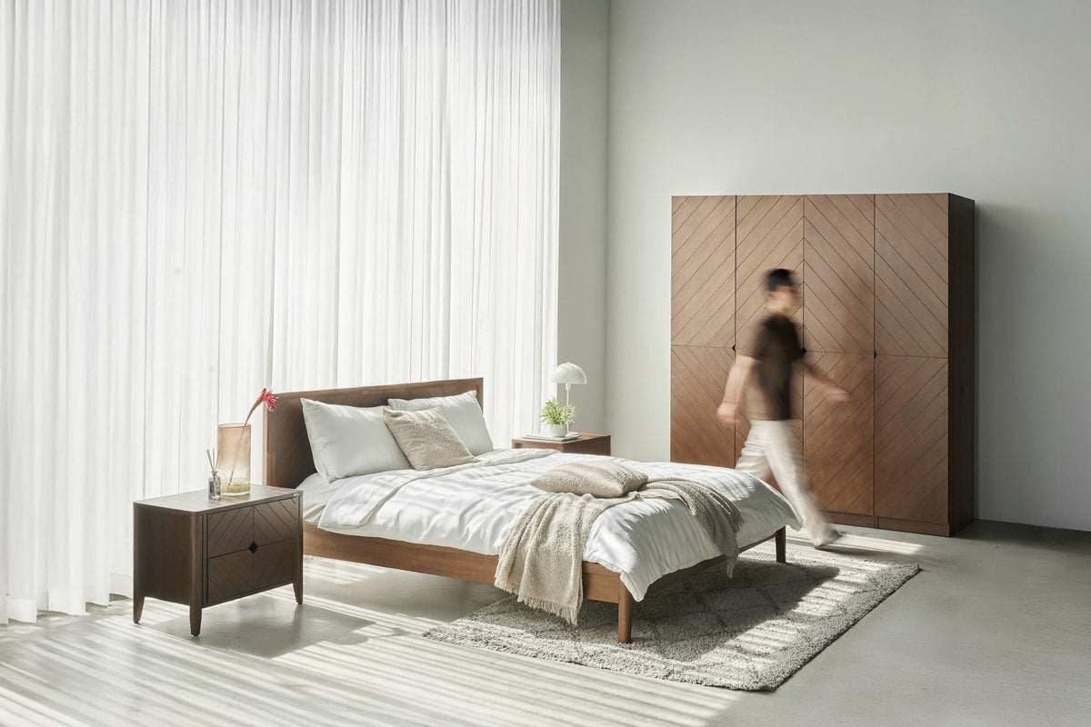 Hobro 5-Piece Bedroom Furniture Set