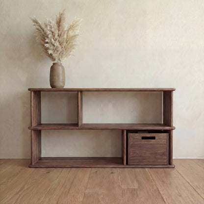 Horizontal bookshelf in walnut