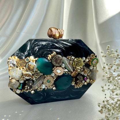 TREASURE Clutch Black