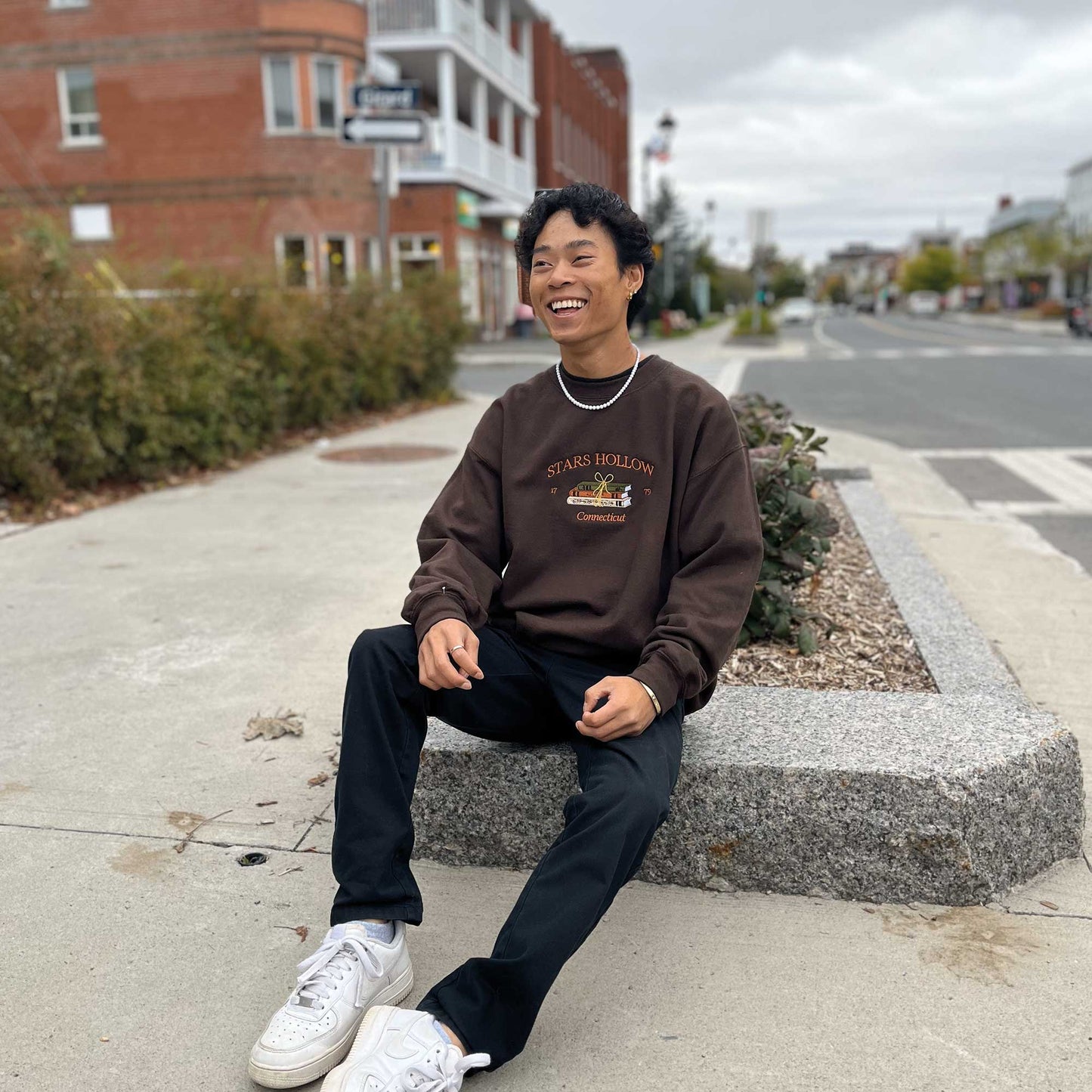 Crewneck Stars Hollow brodé