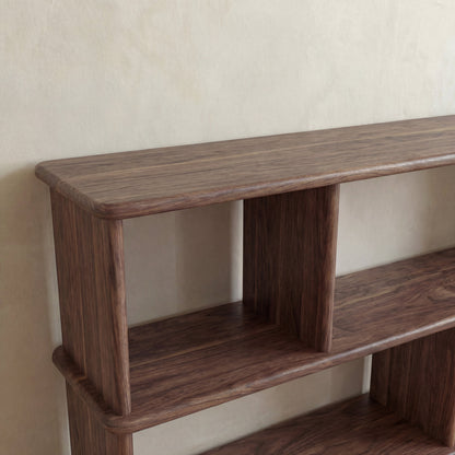 Horizontal bookshelf in walnut