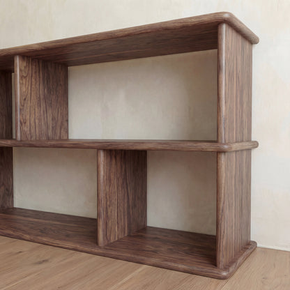 Horizontal bookshelf in walnut