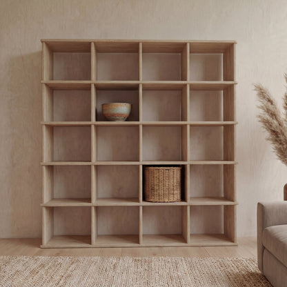 Cube bookshelf in white oak