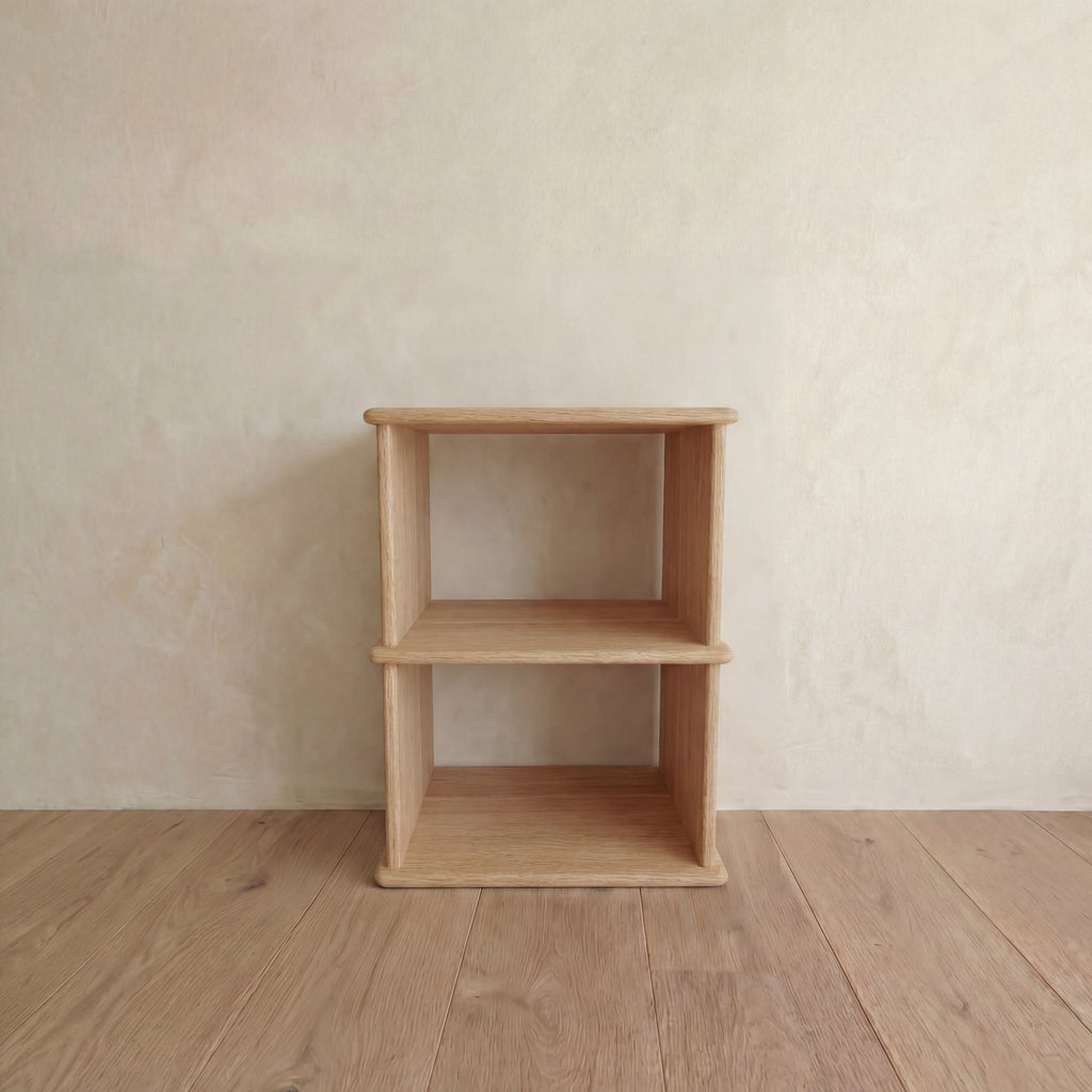 Nightstand bookshelf in white oak
