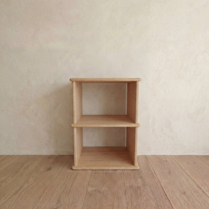 Nightstand bookshelf in white oak