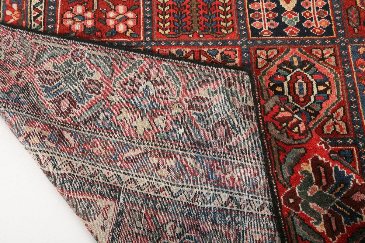 Persian Bakhtiari Rug | 8' 6" x 12' 6"