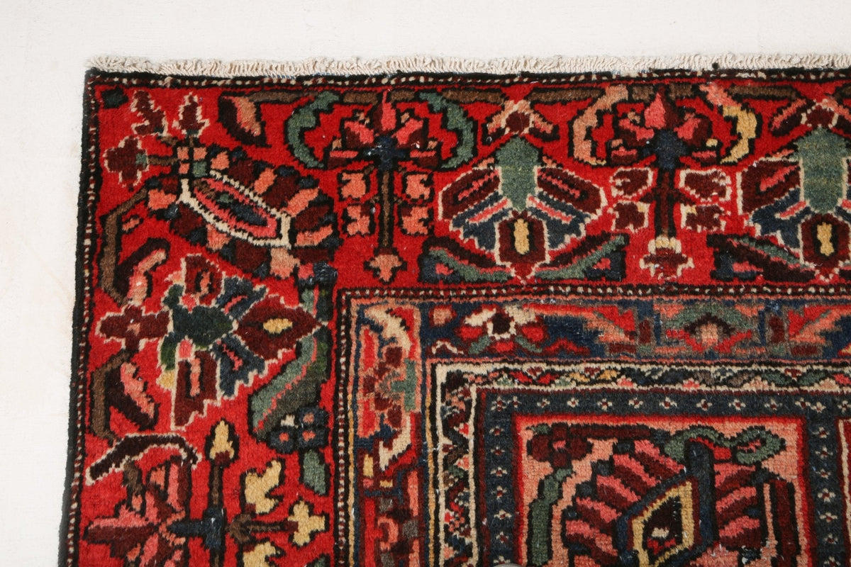 Persian Bakhtiari Rug | 8' 6" x 12' 6"