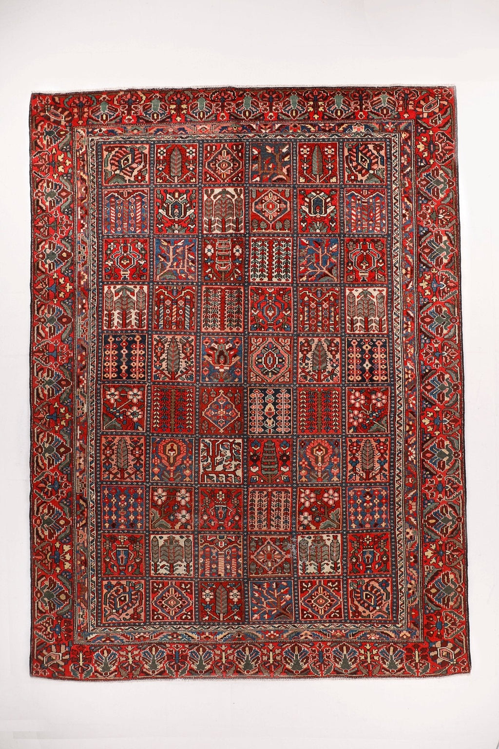 Persian Bakhtiari Rug | 8' 6" x 12' 6"