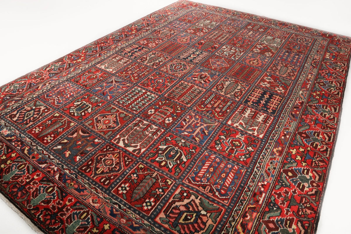 Persian Bakhtiari Rug | 8' 6" x 12' 6"
